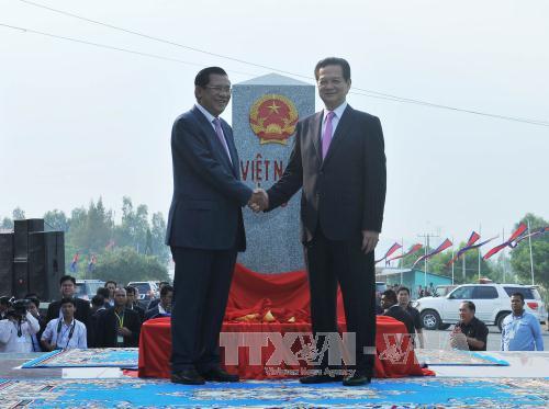 Xây dựng đường biên giới hòa bình, hợp tác và phát triển bền vững